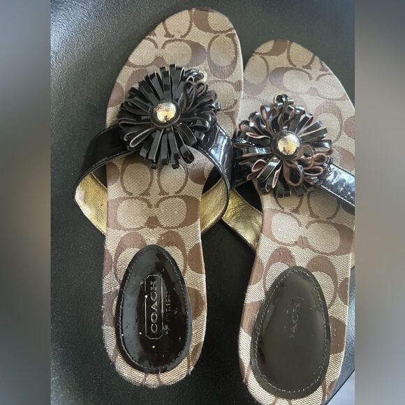 COACH SKYE PATENT SIGNAURE C KHAKI  CHESTNUT THONG SLIPPER  8 /M - Picture 8 of 13